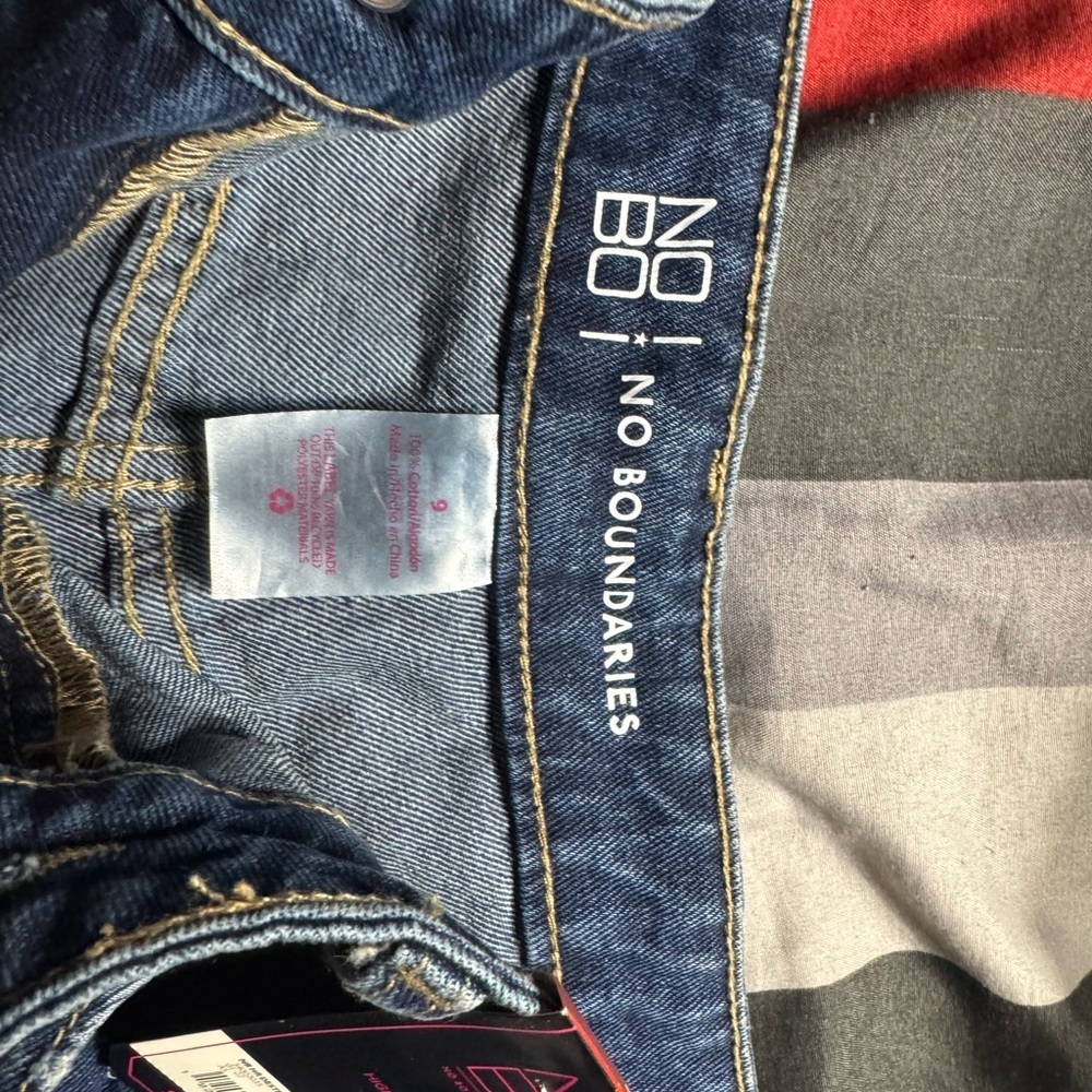 No Boundaries High Rise Shorts - Picture 2 of 3